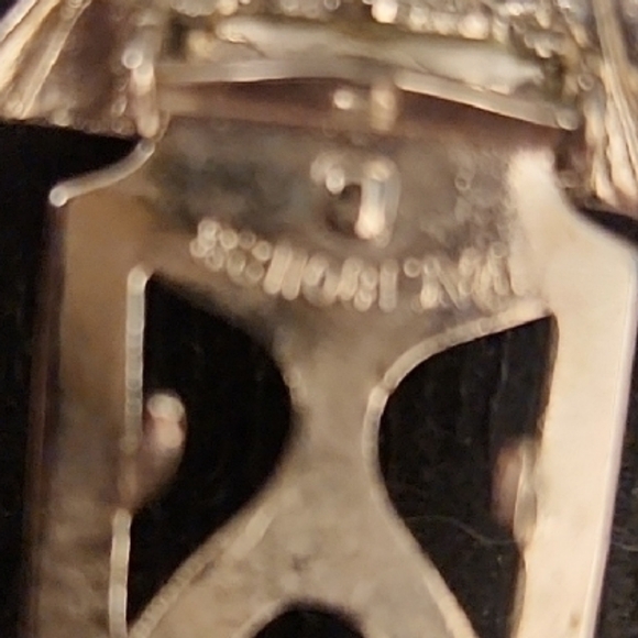 Elegant Geometric Silver Brooch - Picture 3 of 4